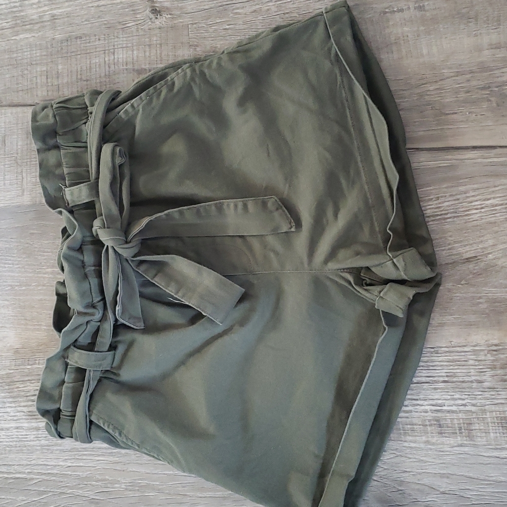 Large Highwaisted Olive Green Shorts
